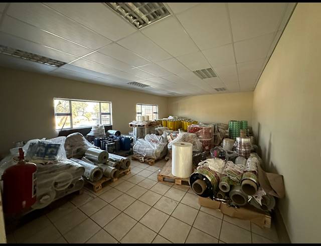 710M² WAREHOUSE TO LET IN LASER PARK